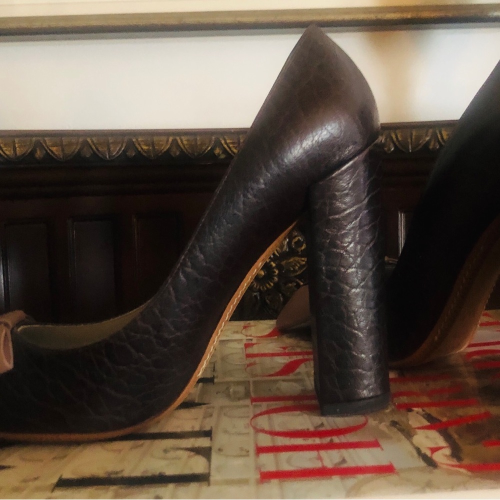 Louis Vuitton Women's Heels in Mahogany and Pink - Picture 4 of 7